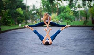 acro yoga